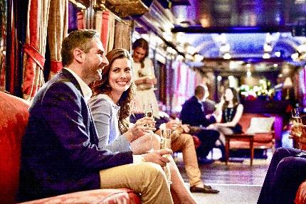 Guests in the Al Ándalus lounge