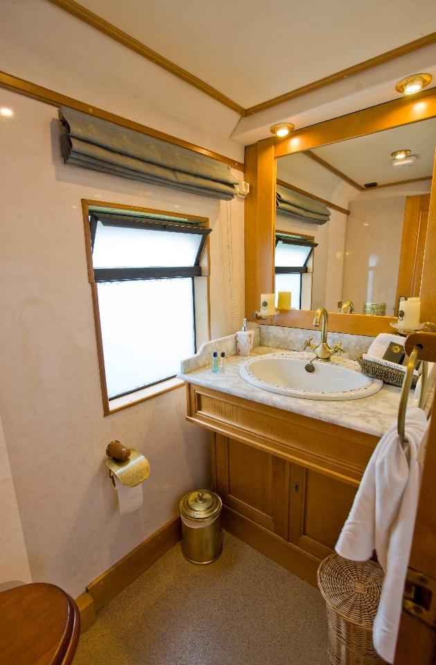 Badezimmer an Bord des Costa Verde Express